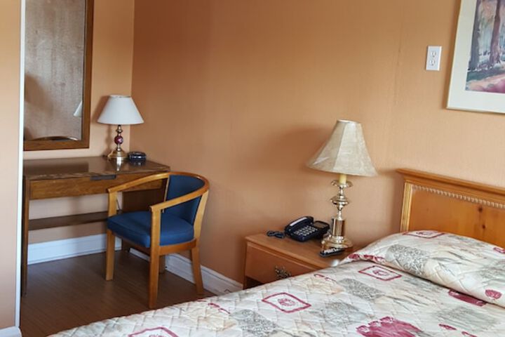 Room 6 of 15
