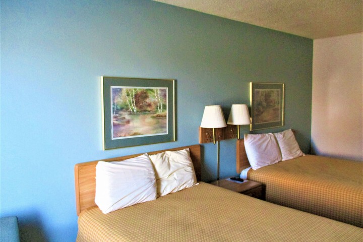 Room 4 of 16