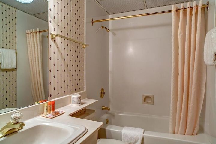 Room 35 of 47
