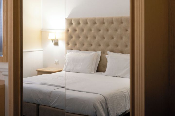 Room 10 of 42