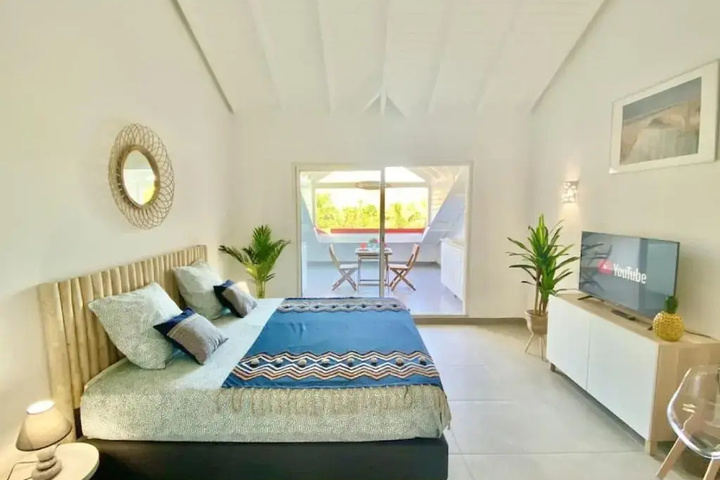 Exterior of Beautiful suite S12B with pool and sea view