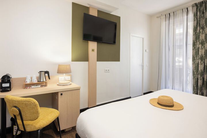 Room 32 of 99