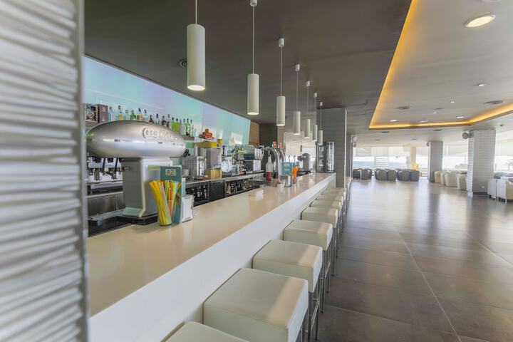 Lounge 106 of 153