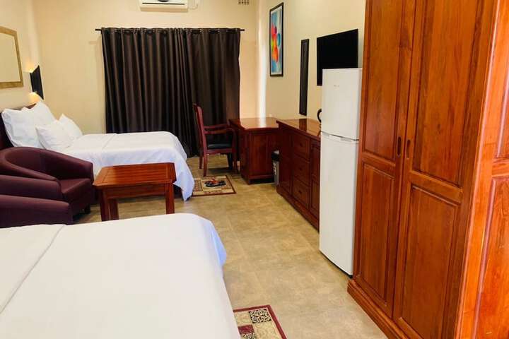 Room 13 of 28