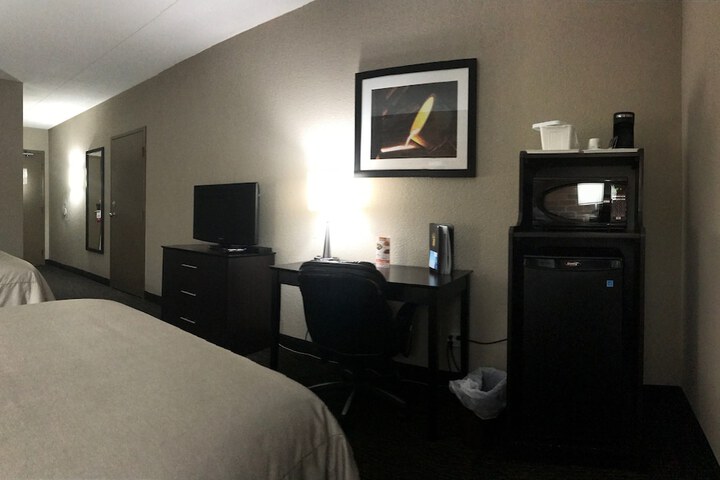 Room 6 of 28
