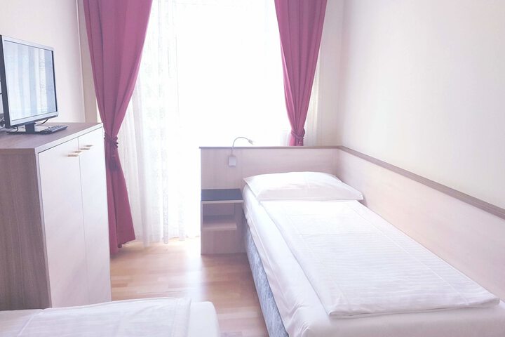 Room 51 of 133