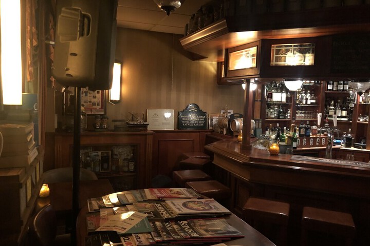 Lounge 136 of 139