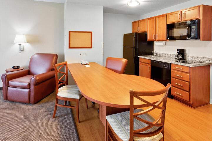 1 Queen Bed Studio Suite (7 of 10)