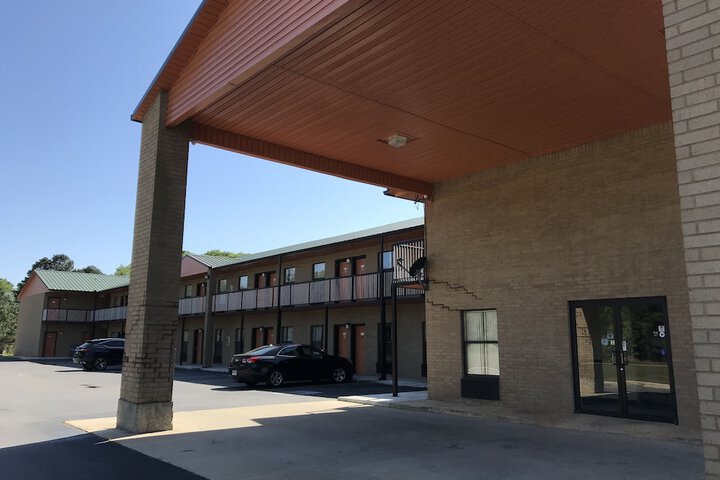 Hotel Exterior 41 of 43