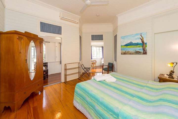 Room 7 of 13