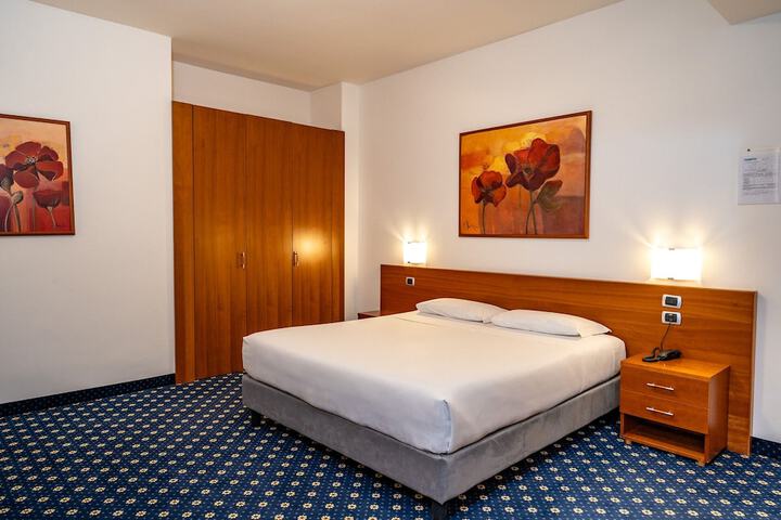 Room 7 of 28