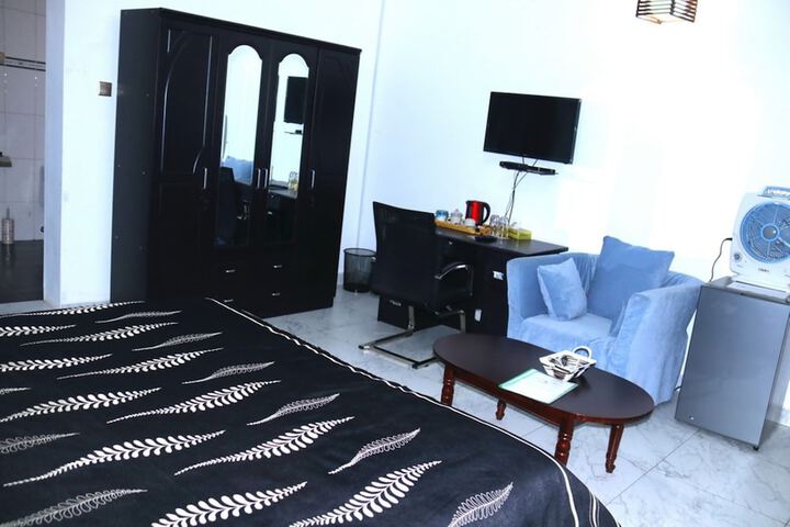 Room 9 of 24