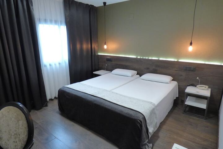 Room 52 of 193