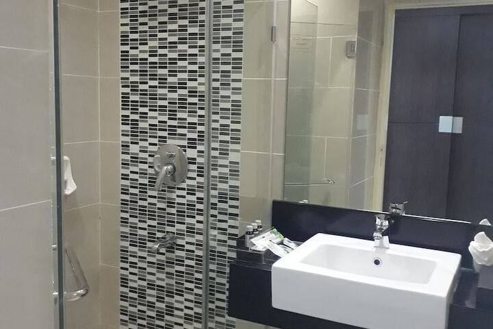 Room 65 of 148