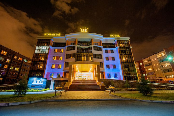 Hotel Exterior 30 of 32