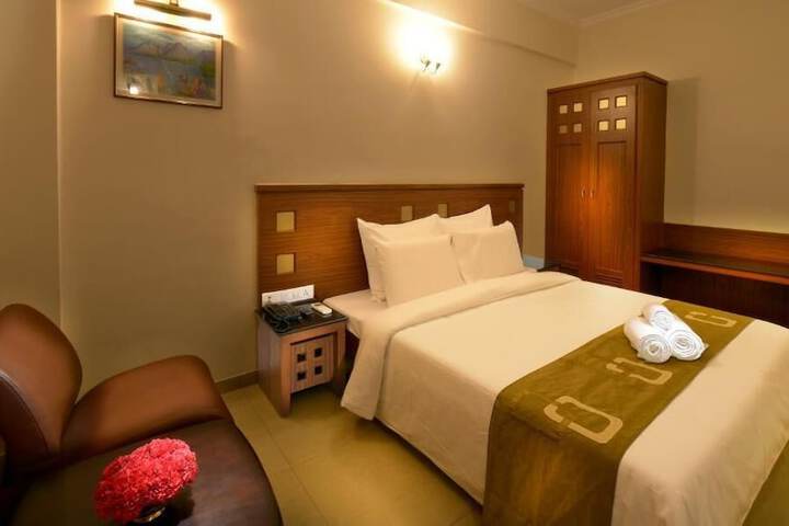 Room 8 of 33