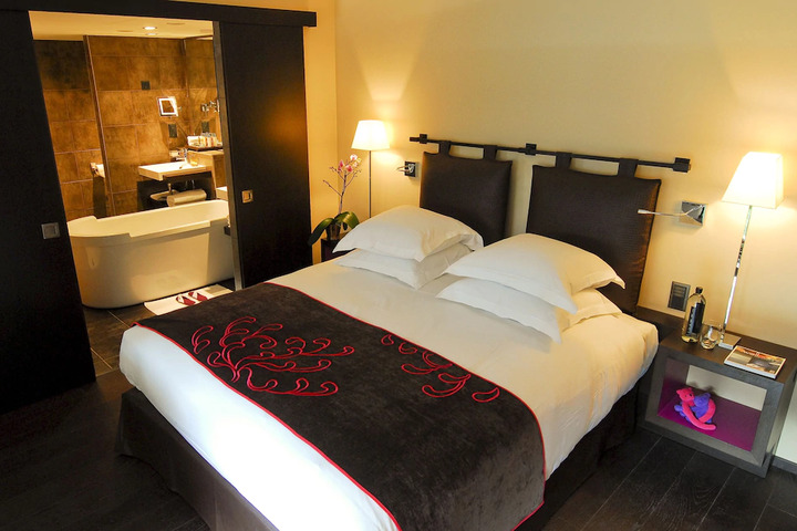 Room 8 of 10