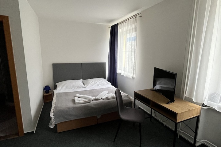 Room 12 of 49