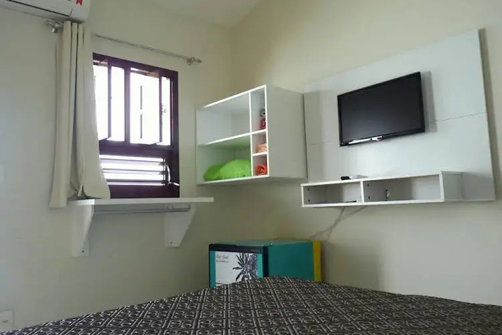 Room 6 of 13