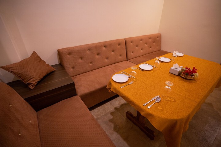 Dining 44 of 95