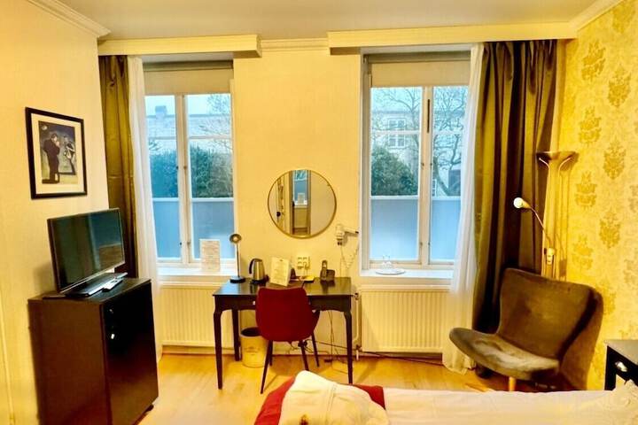 Room 87 of 212