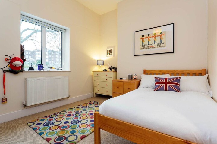 Room 4 of 5