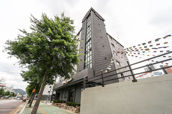 Hotel 4 of 67