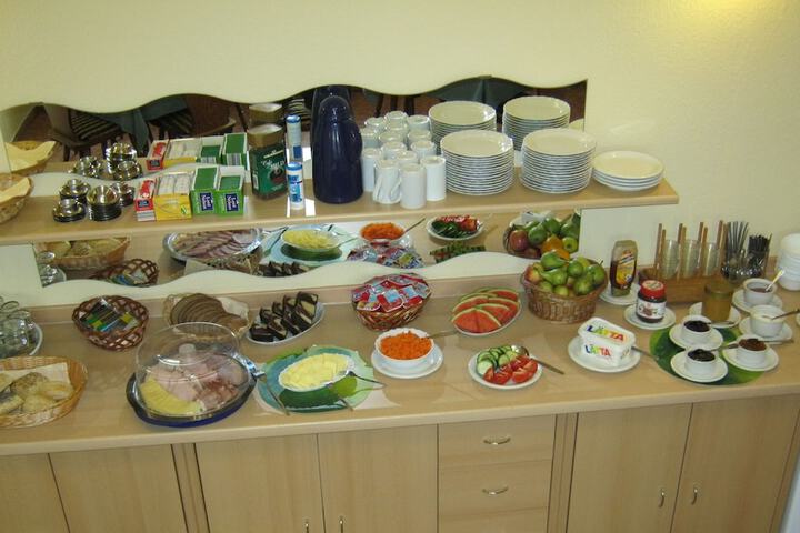 Dining 33 of 55