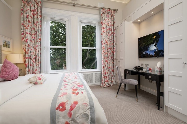 Room 2 of 85
