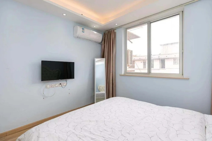 Room 4 of 13