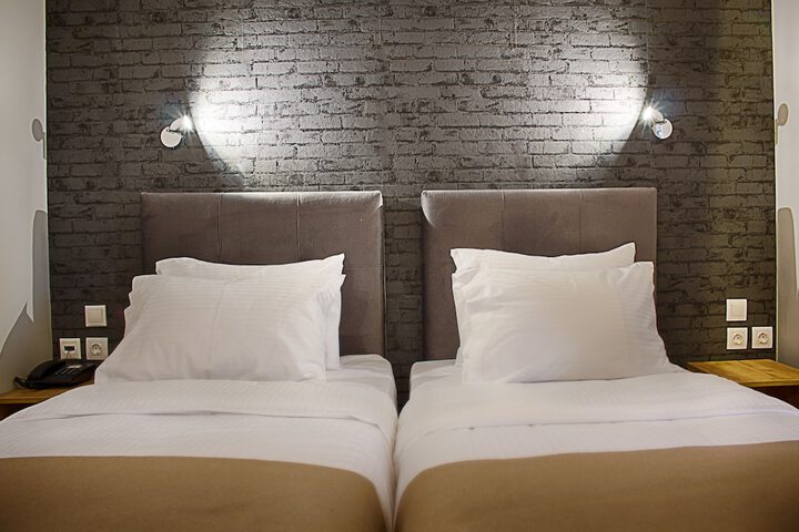 Room 6 of 27