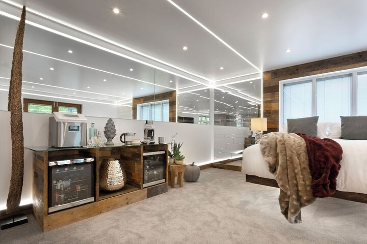 Room 98 of 390