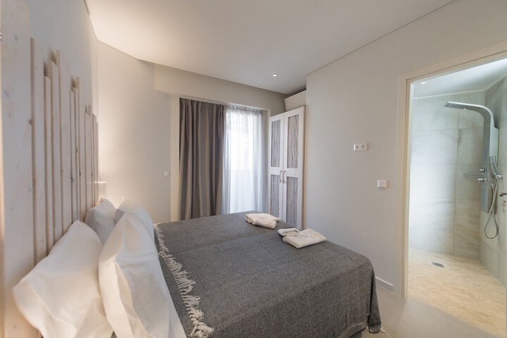 Room 52 of 191