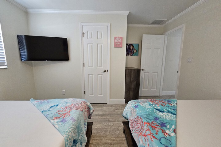 Room 10 of 33