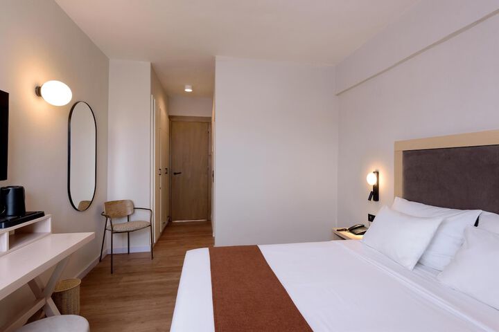 Room 10 of 123