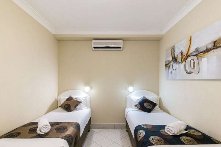 Room 10 of 24