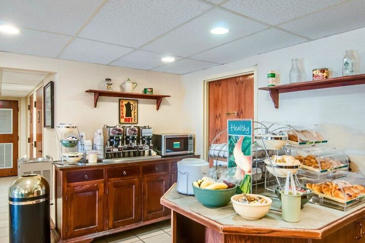 Breakfast/Coffee Service 36 of 38