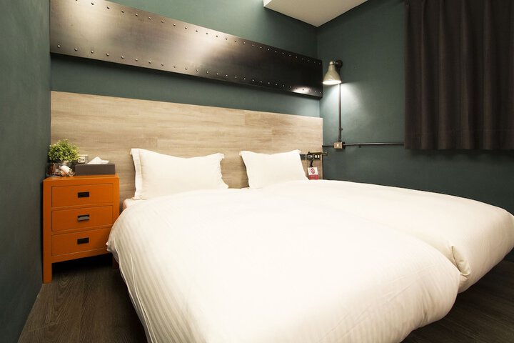 Room 30 of 85