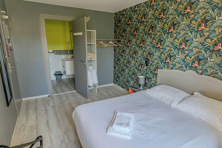 Room 11 of 53