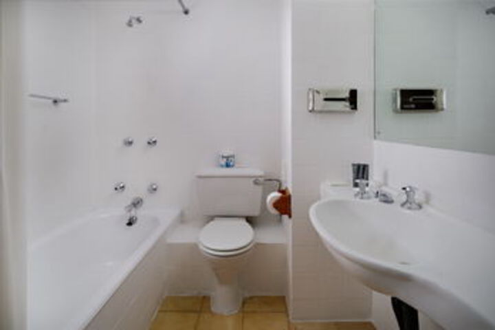Room 2 of 27