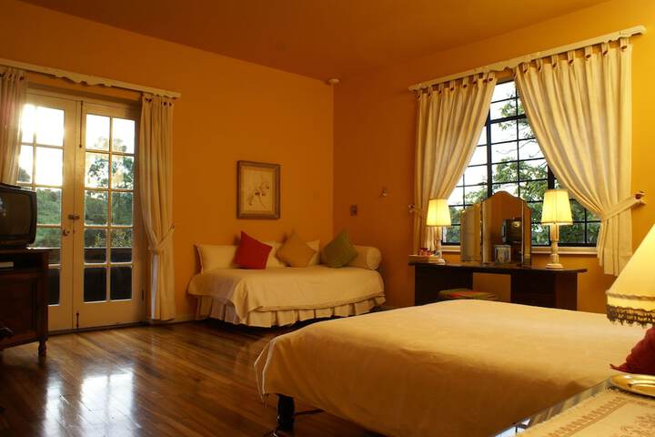 Room 9 of 42