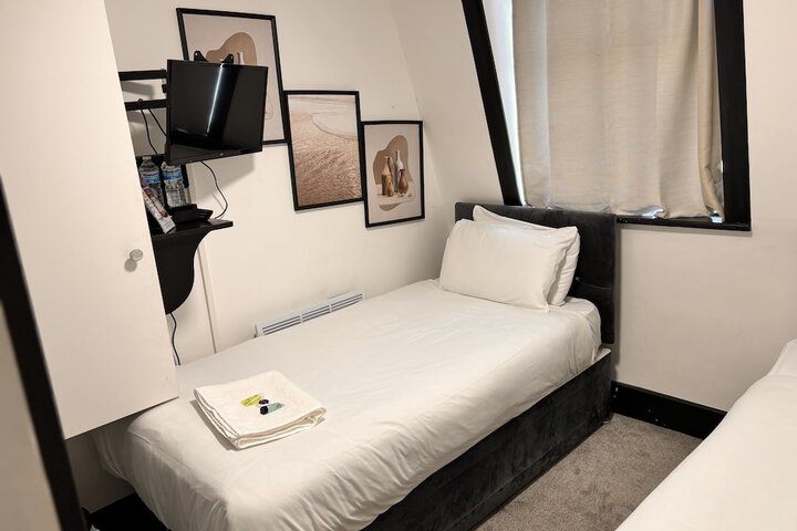 Room 15 of 27