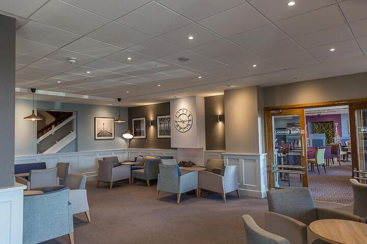Entrance & Lobby