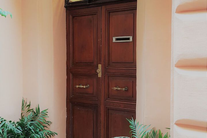 Room 8 of 142
