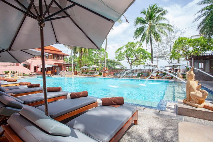 Hotel Pool