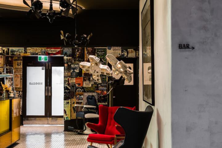 Entrance & Lobby