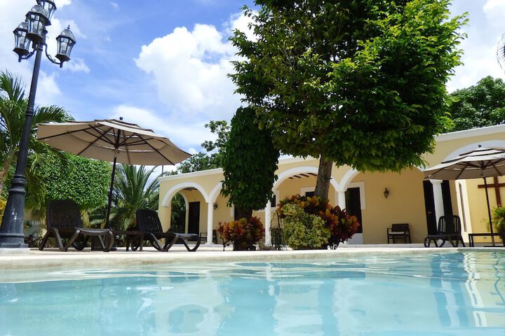 Hotel with Pool
