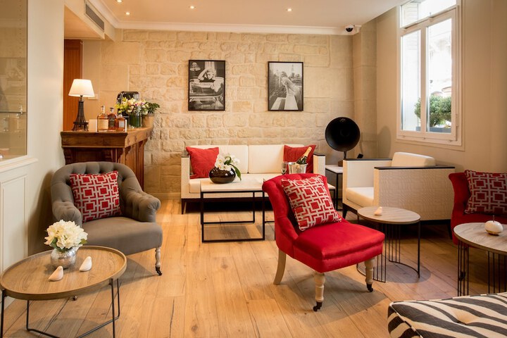 Lounge 62 of 66