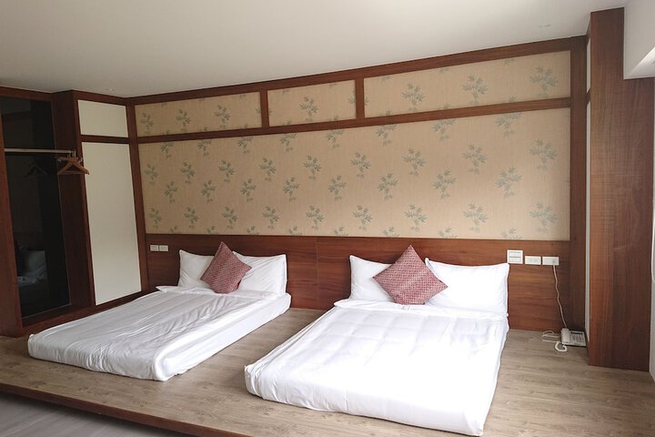 Room 6 of 25