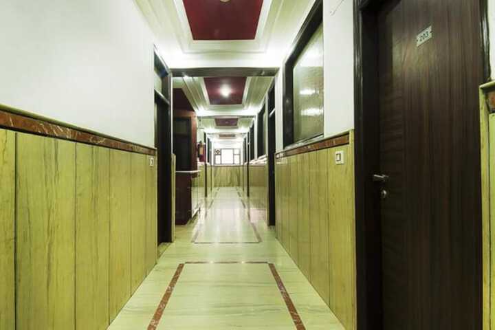 Ballroom/Hall 28 of 33